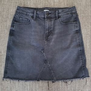Old Navy black denim skirt with raw hem, size 6